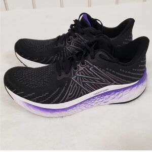 New Balance Fresh Foam X Vongo V5 Womens Size 8.5 D Black Deep Violet WVNGOBW5